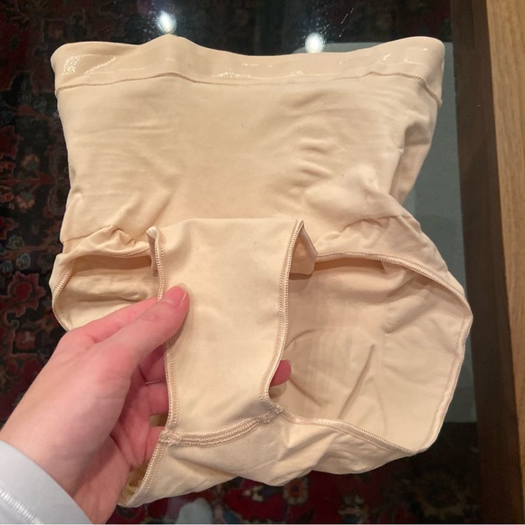 SKIMS Mid-waist Brief - Picture 8 of 13